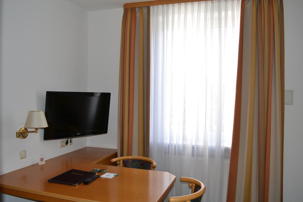 Hotel Am Ostpark Neubiberg Kültér fotó