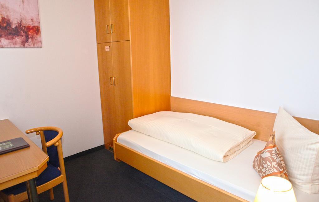 Hotel Am Ostpark Neubiberg Szoba fotó