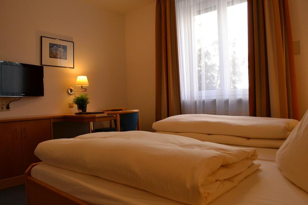 Hotel Am Ostpark Neubiberg Szoba fotó