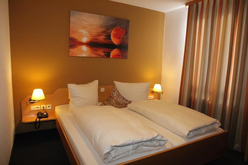 Hotel Am Ostpark Neubiberg Kültér fotó