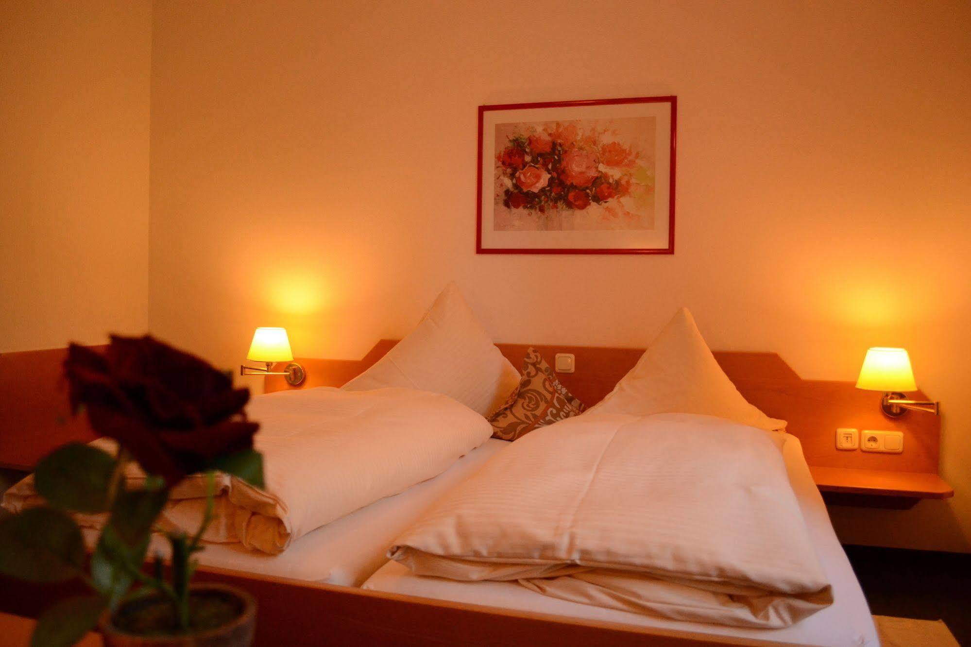 Hotel Am Ostpark Neubiberg Kültér fotó