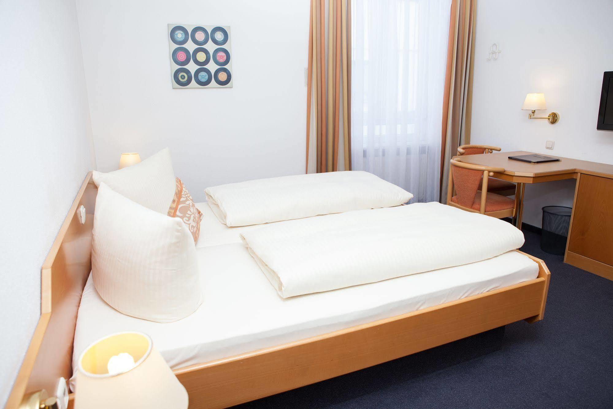 Hotel Am Ostpark Neubiberg Kültér fotó